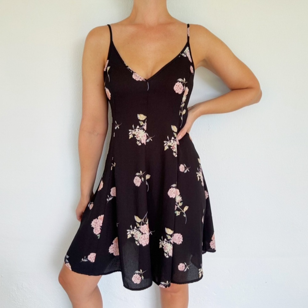 LUSH black pink floral print v-neck cut out back shift dress size large